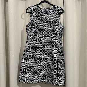Diane Von Furstenberg, Elegant Black and White Patterned Dress Size 12 NWOT